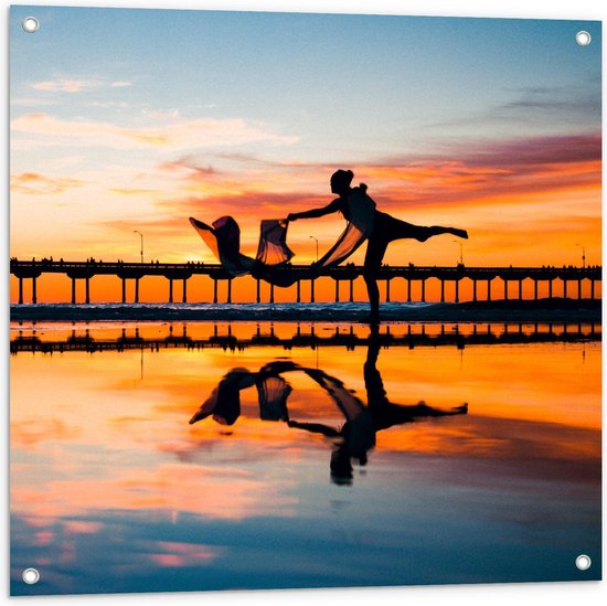 Tuinposter – Danseres op Strand Zon - 80x80cm Foto op Tuinposter  (wanddecoratie voor buiten en binnen)