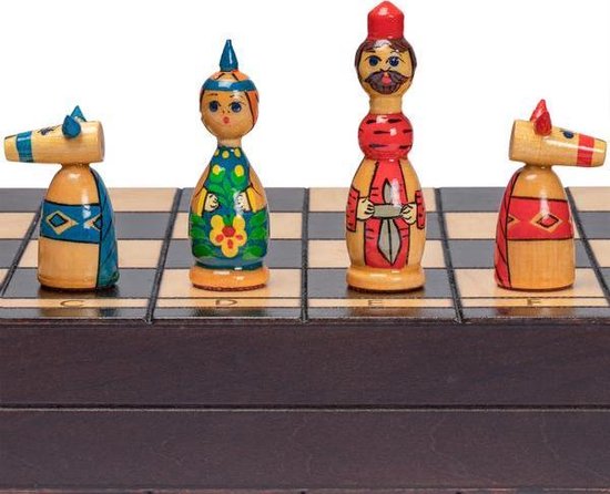 Thumbnail van een extra afbeelding van het spel Chess the Game - Uniek kleurrijk, handbeschilderd schaakstukken met schaakbord - Eyecatcher!