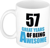 57 great years of being awesome cadeau mok / beker wit en blauw