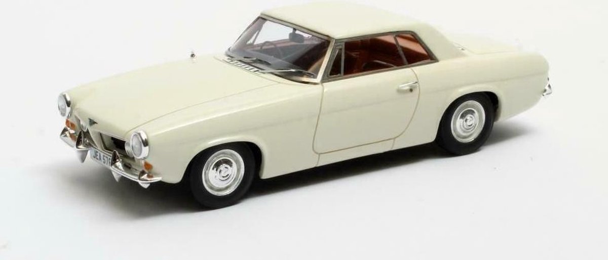 De 1:43 Diecast modelauto van de Jensen P66 Protoytpe van 1964 in White.This model is begrensd door 408 stuks. De fabrikant van het schaalmodel is Matrix.Dit model is alleen online beschikbaar.