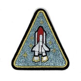 Space Shuttle Strijk Patch Op Een Embleem Met Blauwe Gliters 9 cm / 9.5 cm / Blauw Wit Rood Geel