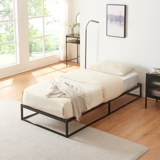 Lit en métal lit simple Trerunta avec sommier 90x200 cm noir [en.casa]
