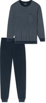 Donkerblauw pyjamaset met een all-over ruitpatroon in het wit. Lange broek en shirt met lange mouwen.