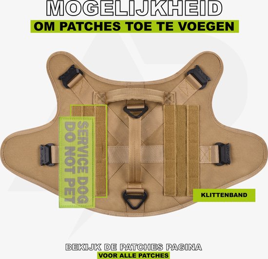 Een beige hondentuigje van binnenuit, met klittenband voor patches en een label 'SERVICE DOG DO NOT PET'.