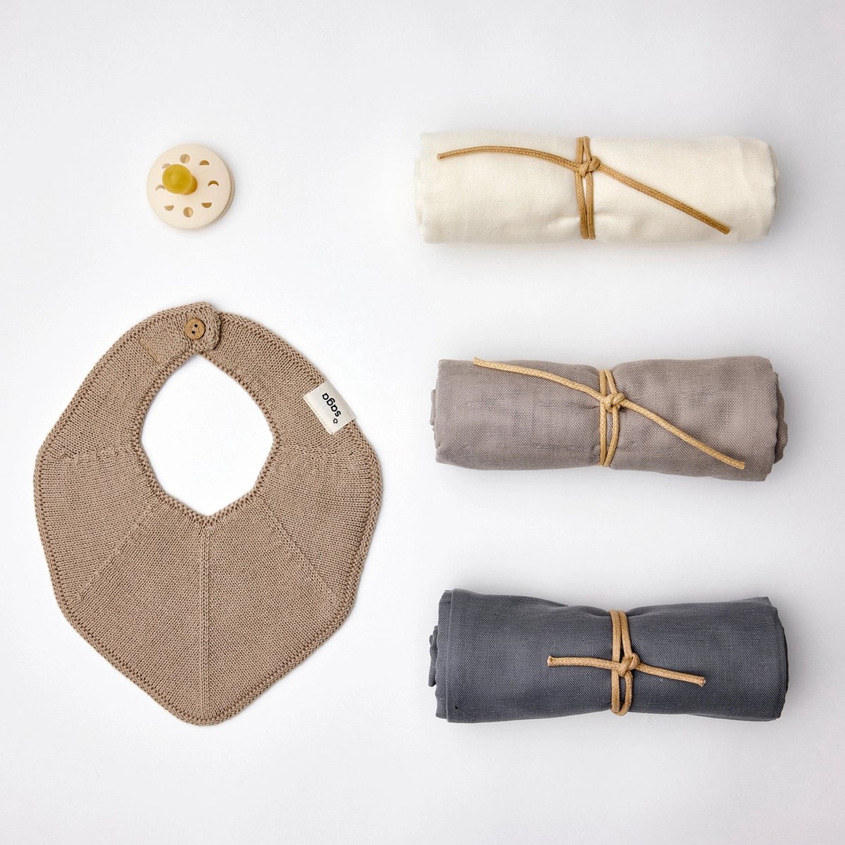 Goedkoopste Baby Geschenkset - Kraamcadeau - Silver Clouds - 3x muslindoekje - 1x fopspeen - 1x spuugdoekje