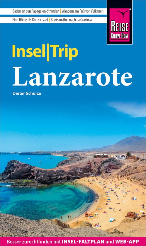 Une carte postale représentant une baie, une plage et des bâtiments blancs, avec le titre 'InselTrip Lanzarote'.