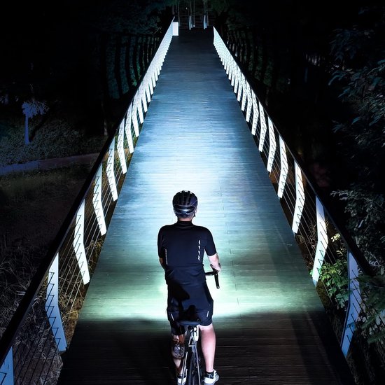 Morelia® Complete Fietslampjes Set - Fietslamp 900 Lumen - Fietsverlichting - Voorlicht en Achterlicht - USB Oplaadbaar - Zwart — afbeelding 4