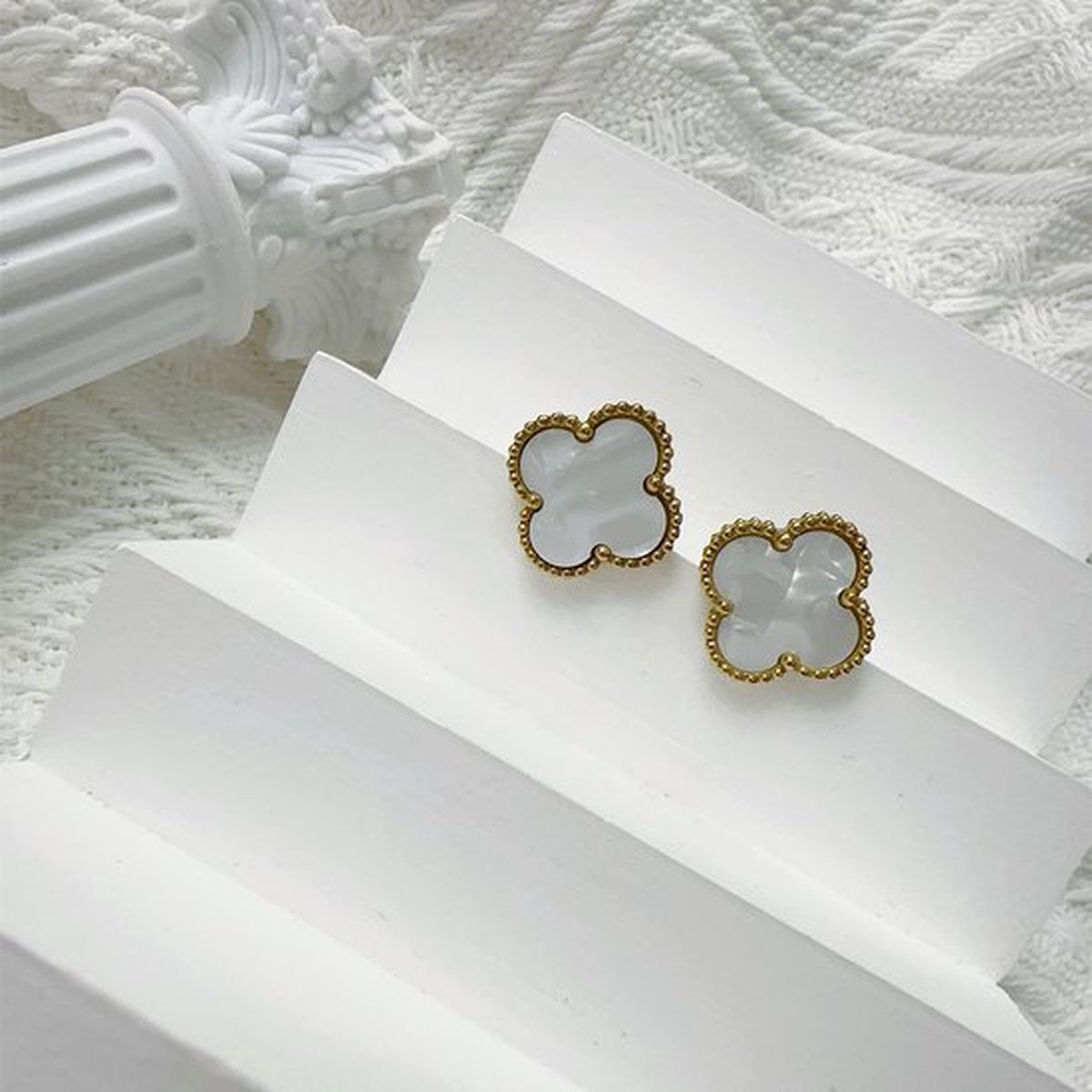 EHH Beauty- Luxe Oorbellen Wit - Feestelijk Accessoire - Set van 2 - Klaveroorbellen