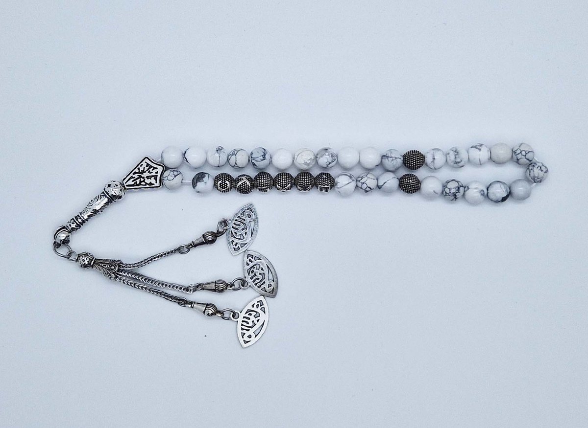 Handgemaakte naam tasbih 33 Kralen Natuursteen “Howlite Wit” - met metaal tassel “Ogen"- Met je naam of de naam van uw geliefde- 8 mm diameter van de korrel