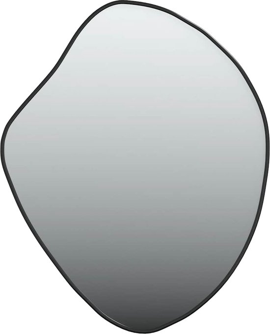 Wandspiegel met organische, onregelmatige vorm en zwart frame.