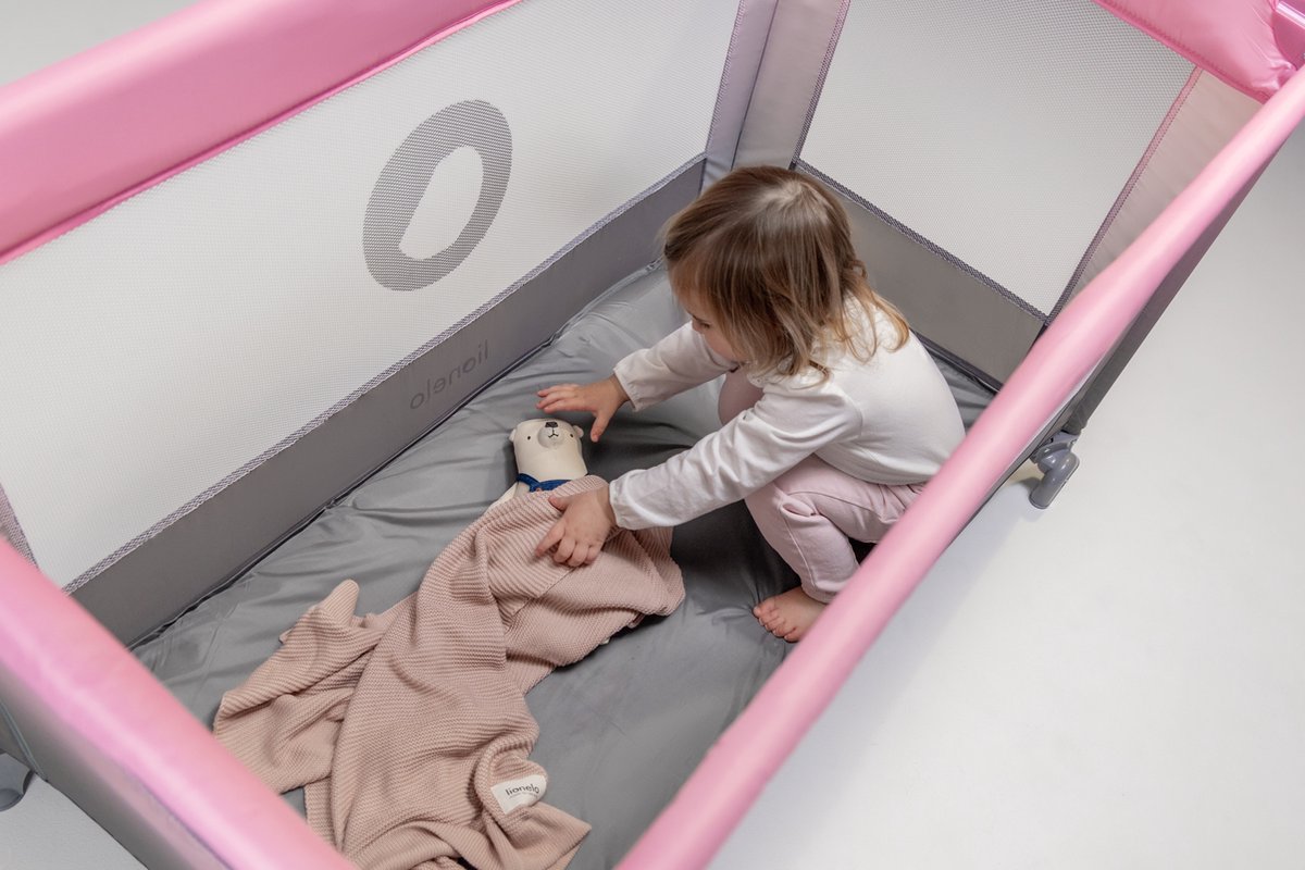 Lionelo Stefi Campingbedje 3 in 1 - Baby Bed / Inklapbare Box / Reisbedje - 60x120 cm - 0-36 maanden / tot 15 kg - MET comfort MATRAS - Zij-ingang met rits - Wielen - Transporttas - Babybed Babybox Ledikant thumbnail 3
