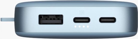 Close-up van de lichtblauwe Fresh 'n Rebel powerbank met USB-A en twee USB-C poorten.