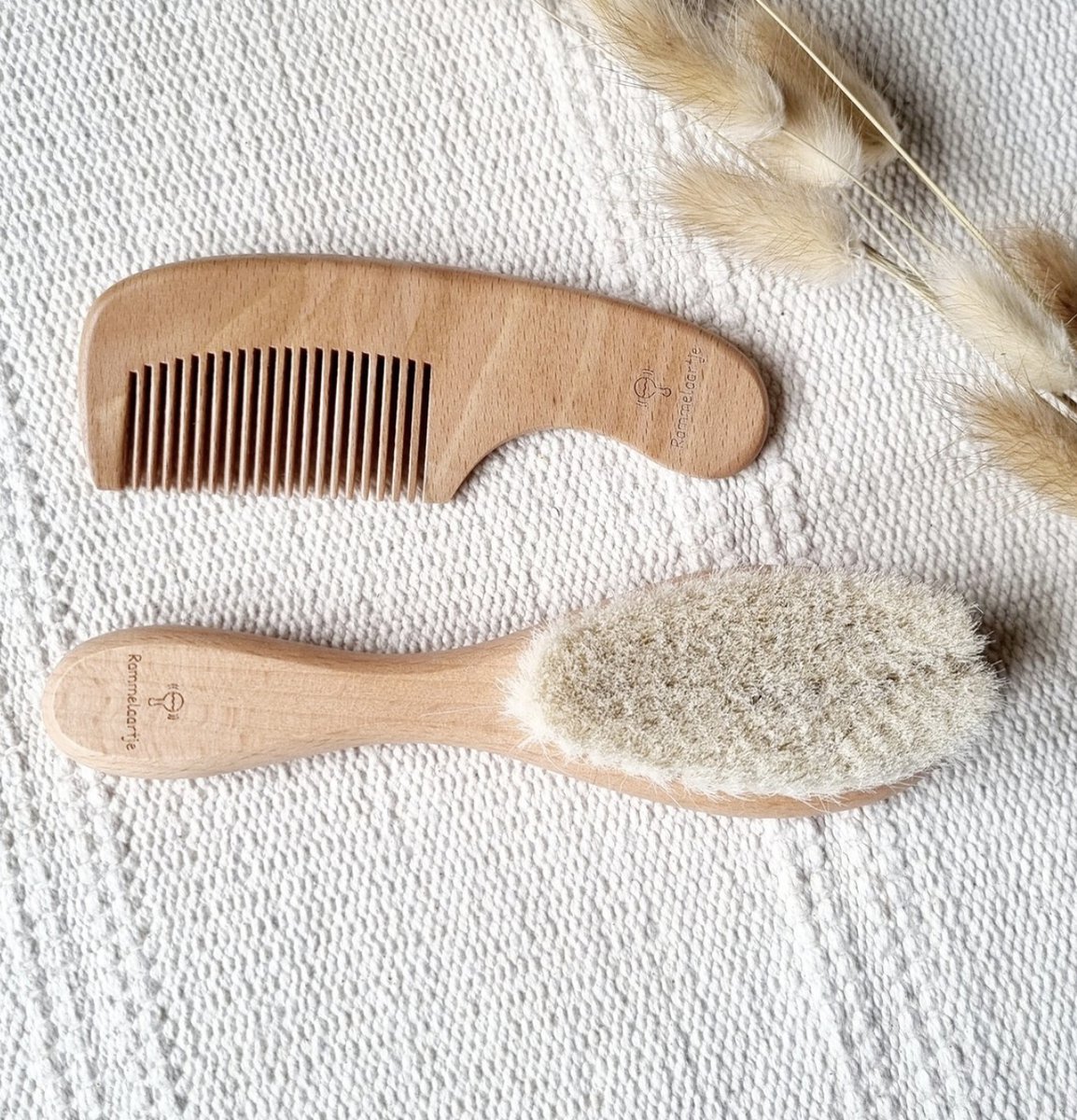 Goedkoopste Houten baby borstel en kam set - babyset - babycadeau - babykam - babyborstel - beige - hout