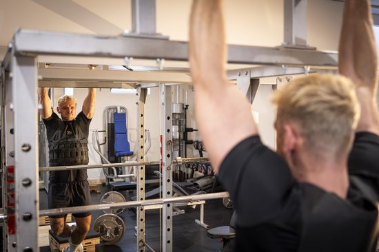 AJ-Sports Verstelbaar Gewichtsvest 10kg - Gewichtsvesten - Weight vest - Gewichten - Krachttraining & Crossfit Trainingsvest - Hardlopen - Cardio - Calisthenics - Crossfit - Zwart - Geschikt vanaf maat M / L