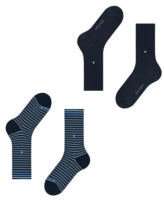 Vier paar sokken: twee effen donkerblauw, twee gestreept blauw en grijs.