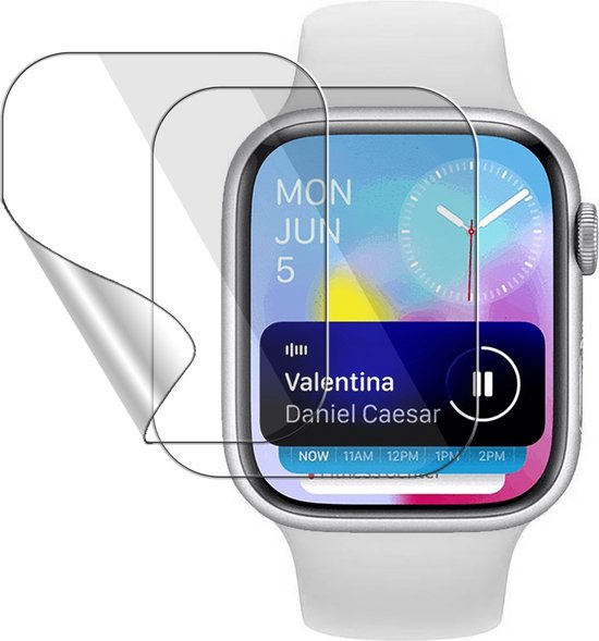 Apple Watch met witte band en een doorzichtige screenprotector die wordt aangebracht.