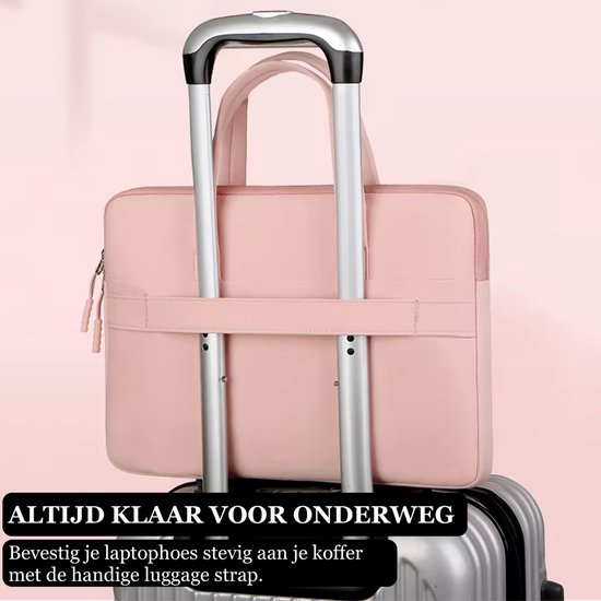 Sacoche d'ordinateur portable rose avec une sangle à l'arrière pour l'attacher à des bagages.