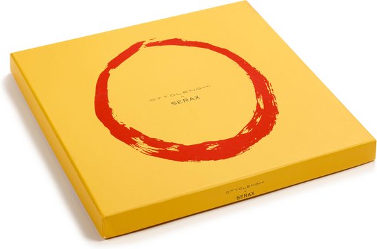Een gele geschenkdoos met rode gestreepte cirkel en tekst 'OTTOLENGHI SERAX'.