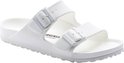 Witte Birkenstock Arizona EVA slipper met twee verstelbare gespen.
