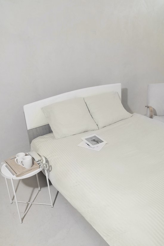 BedBliss - Beddengoed - Dekbedovertrek 240/200 x 220 + 2 kussenslopen 60 x 70 - Katoen Satijn - Wit - Cream