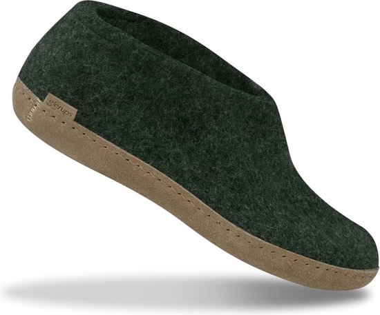 Groene Glerups wollen slof met een beige leren zool en een 'glerups' label aan de zijkant.
