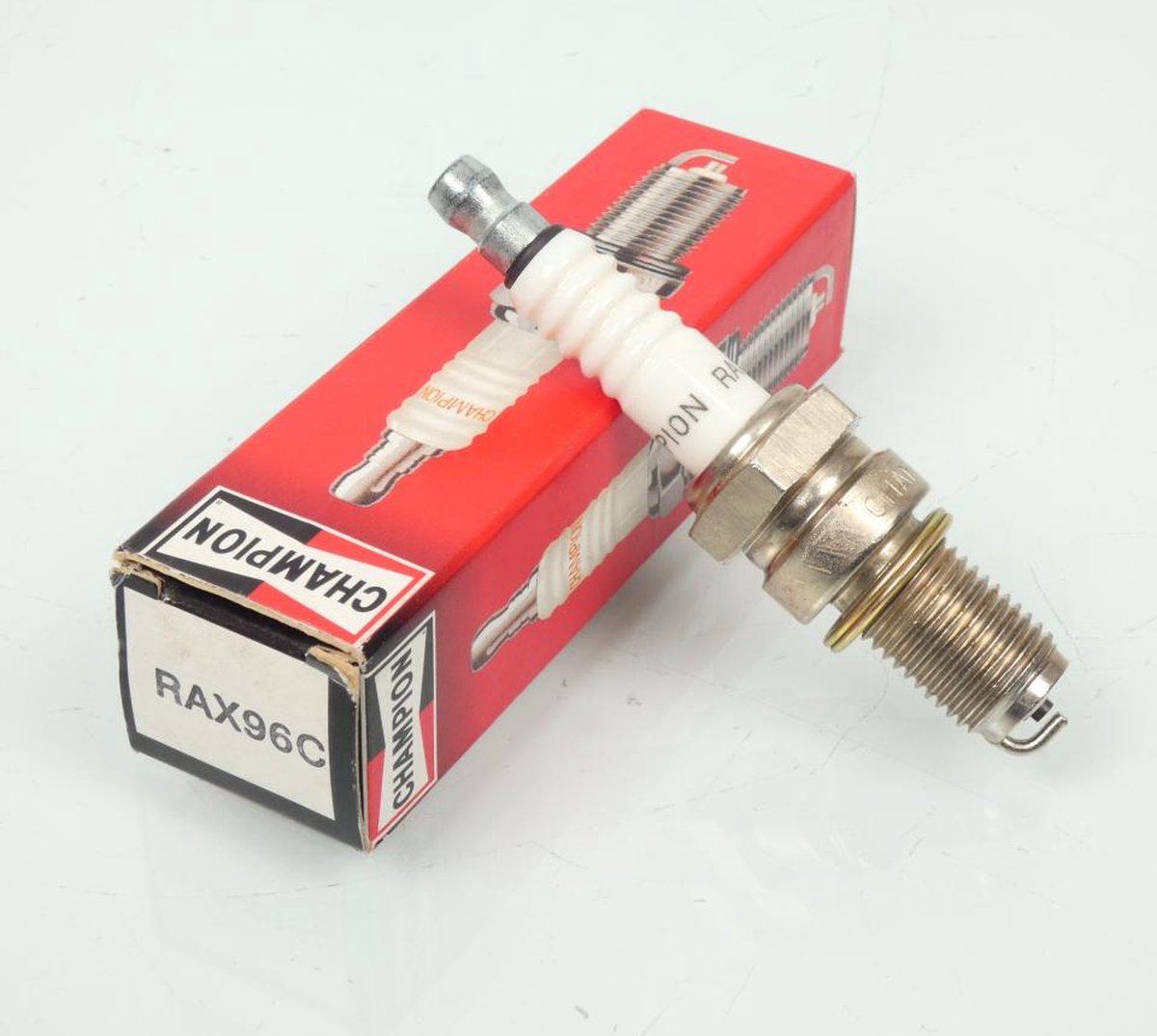 Bougie d'allumage Champion pour Quad MASSEY FERGUSON 300 MF 2x4/4x4 2004 à 2005 RAX96C / DR7EA Neuf