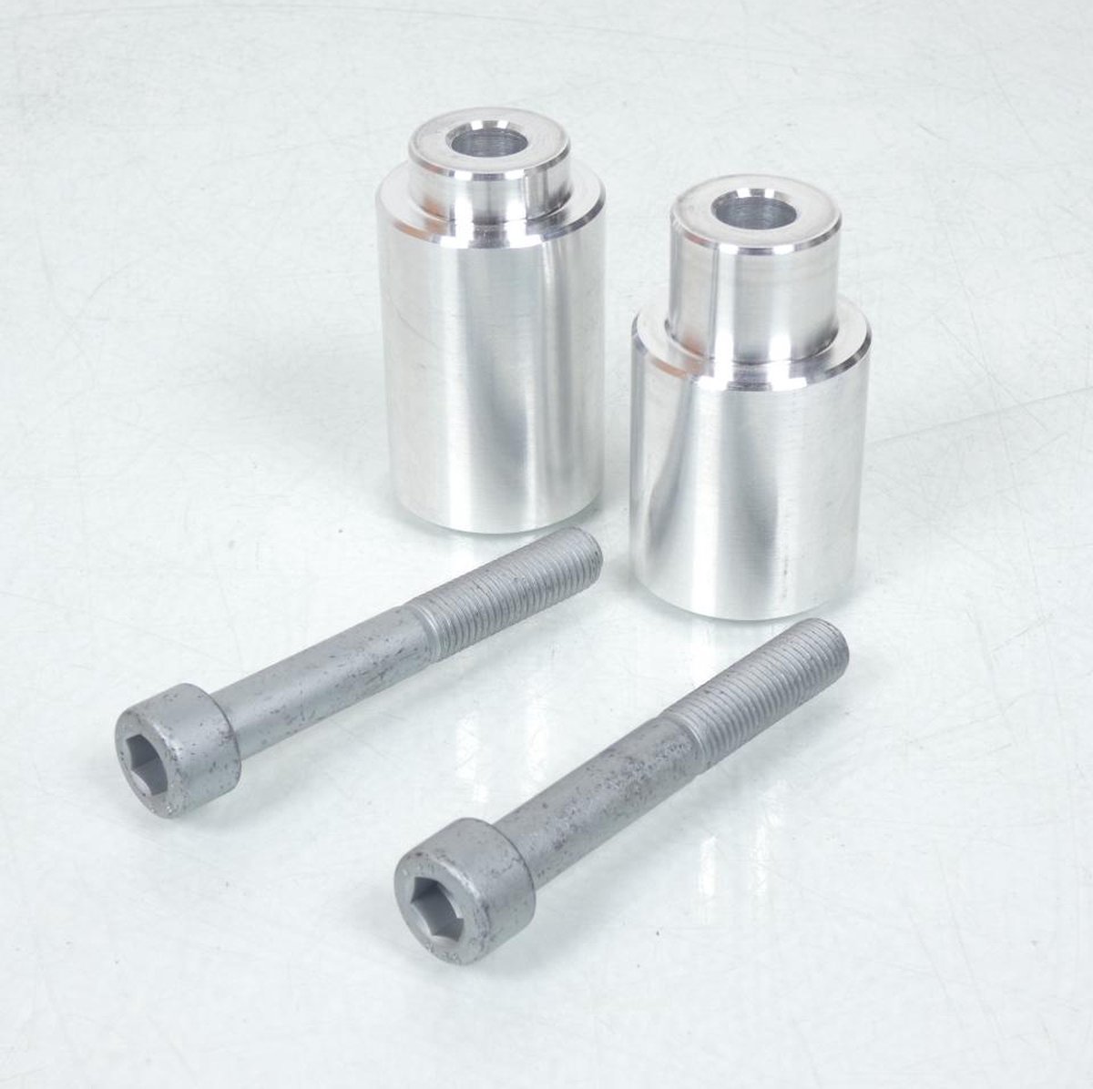 Kit fixation de crash pads tampon pare carter pour moto Suzuki 600 GSX-R neuf Kit fixation de crash pads tampon pare carter pour moto Suzuki 600 GSX-R neuf