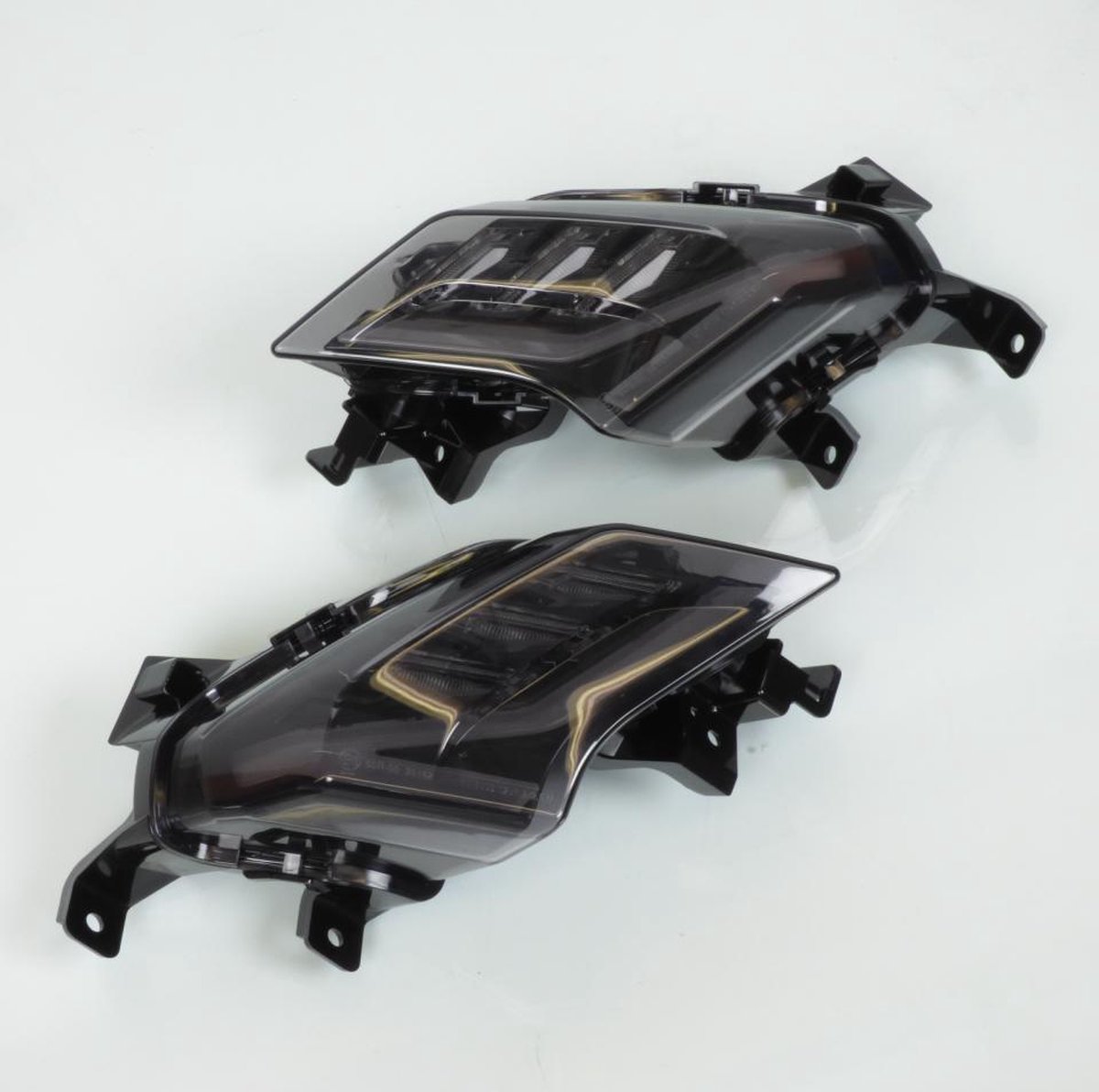 achterlicht rb max voor scooter yamaha 530 tmax 2017 tot 2019 62243 / getint met led en nieuwe knipperlicht