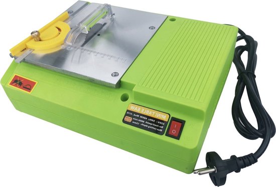 Groene minitafelzaag met stekker en waarschuwingsstickers.