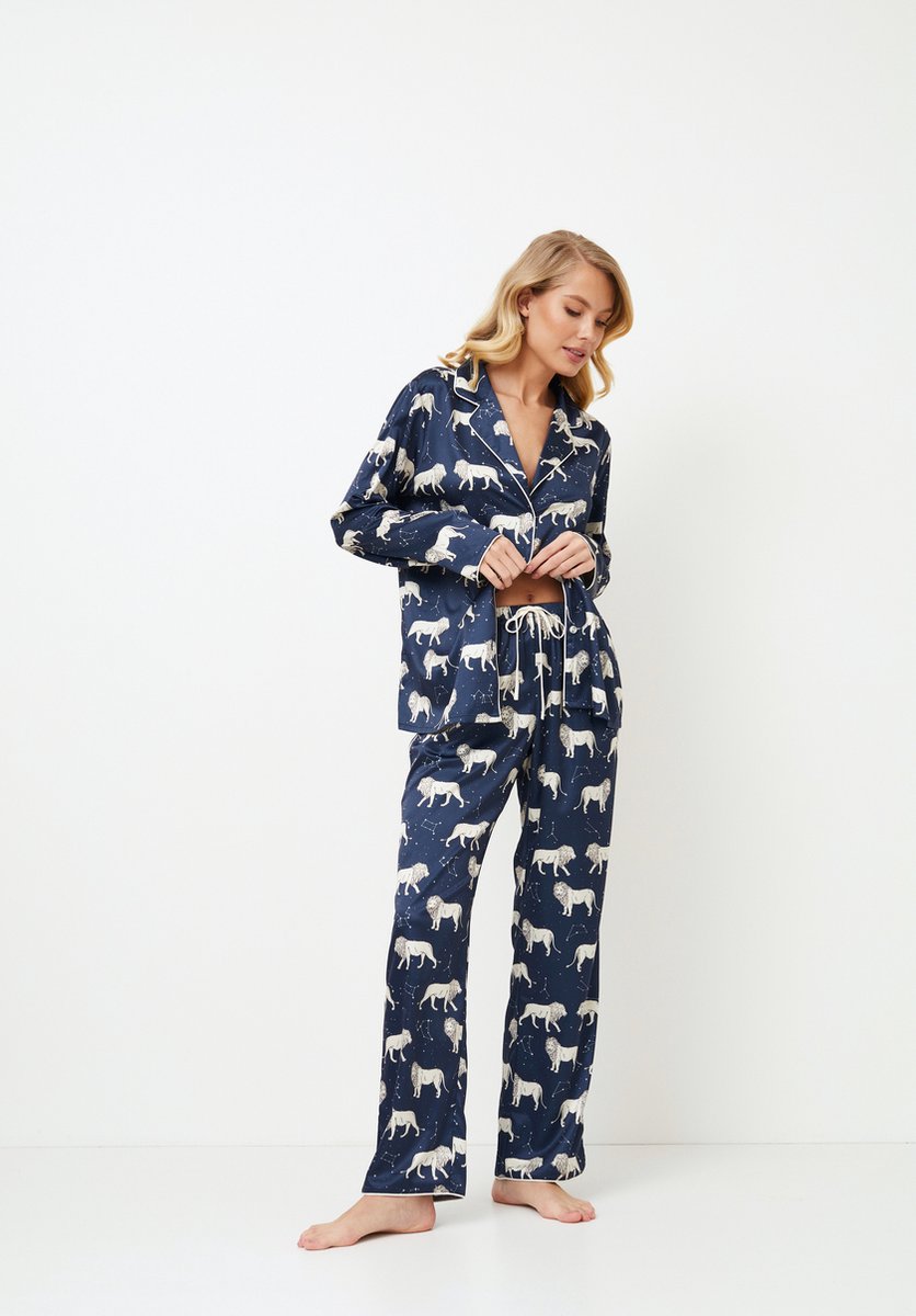 Blauwe dames pyjama Nala–pyjamahemd met lange mouw-knoopsluiting-lange broek met zakken-maat XL
