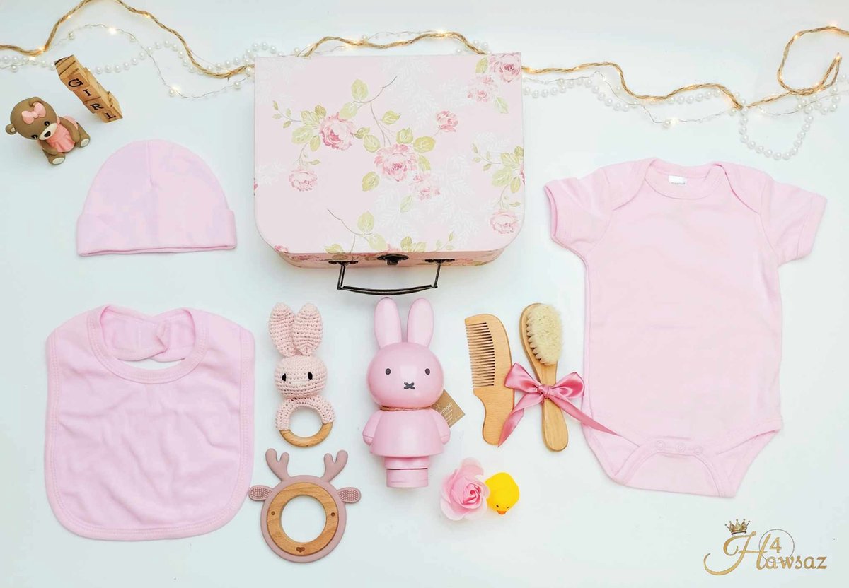 Goedkoopste Kraamcadeau voor meisje 12 stuks - Hawsaz.nl Cadeau - New born cadeau - Babycadeau - Babygeschenkset - Baby speelgoed - Rammelaar - Babyshower - Gepersonaliseerde - Nijntje - Baby koffertje - Babyverzorging