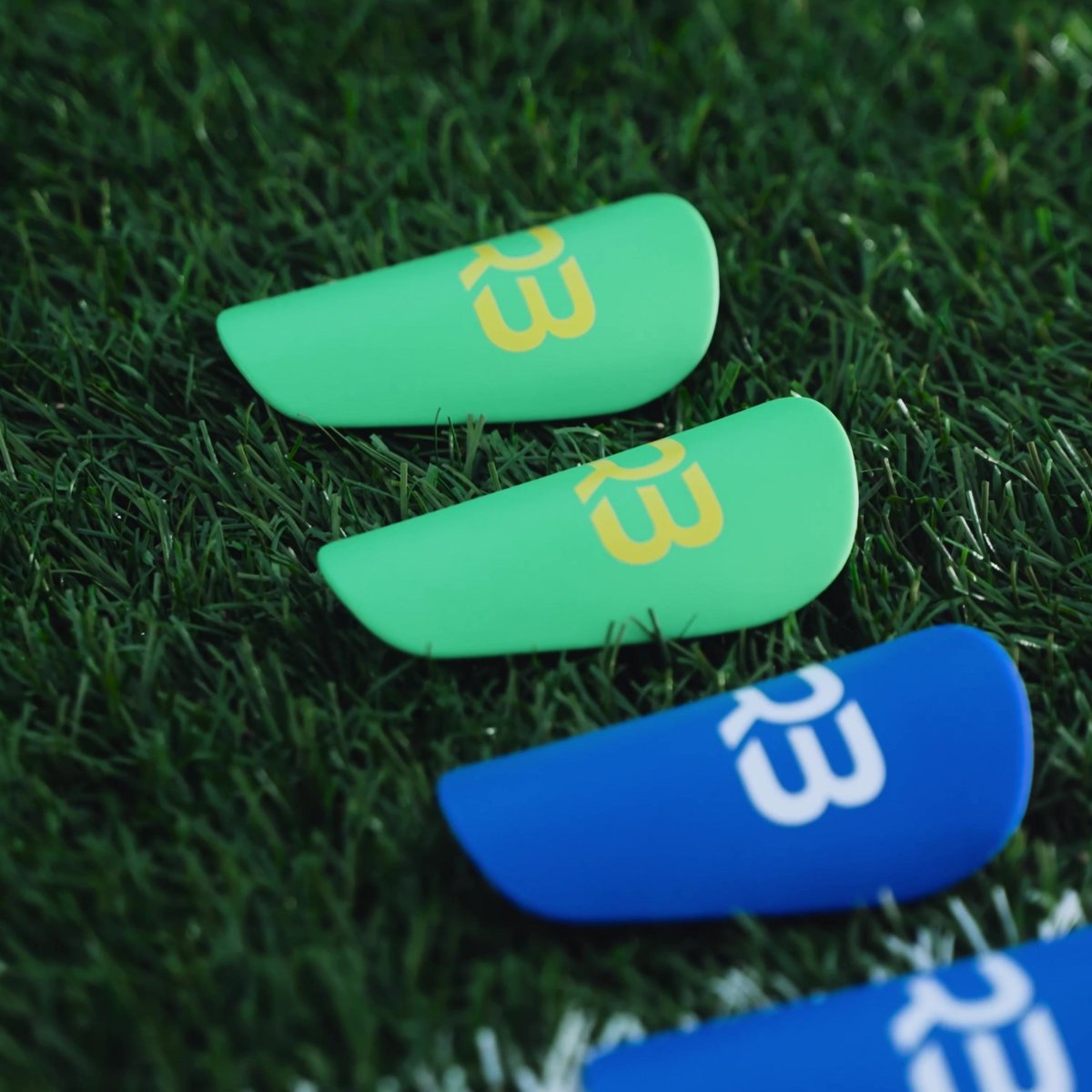 2 Paar Extra Mini Scheenbeschermers Voor Voetbal – 8x5 Cm, Zwart En Wit, Lichtgewicht, Voor Mannen, Vrouwen En Kinderen