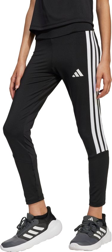 Zwarte Adidas legging met witte strepen op de zijkant.