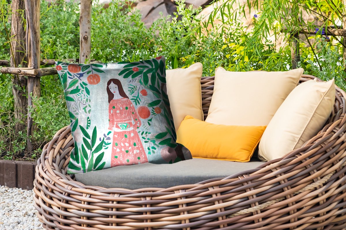Sierkussen Buiten - Kerstmis - Vrouw - Planten - Groen - Rood - 60x60 cm - Weerbestendig