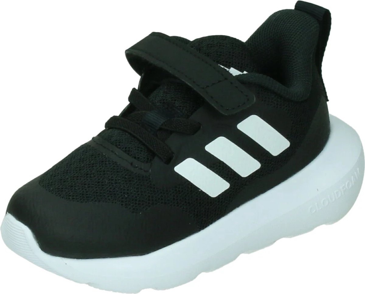 Adidas fortarun 3.0 in de kleur . Zwart