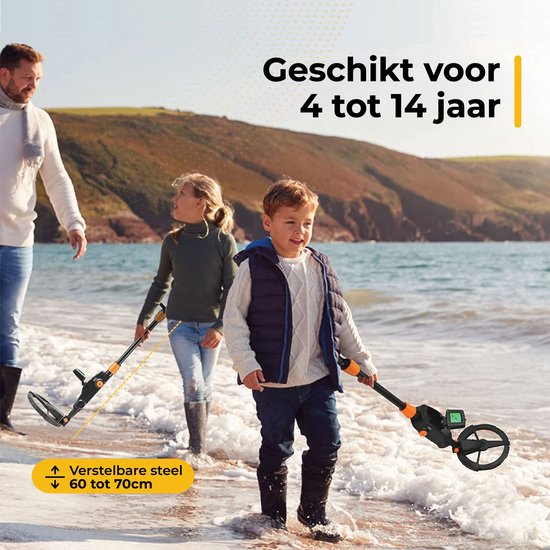 Kinderen met een metaaldetector op het strand. Tekst: 'Geschikt voor 4 tot 14 jaar' en 'Verstelbare steel 60 tot 70cm'.