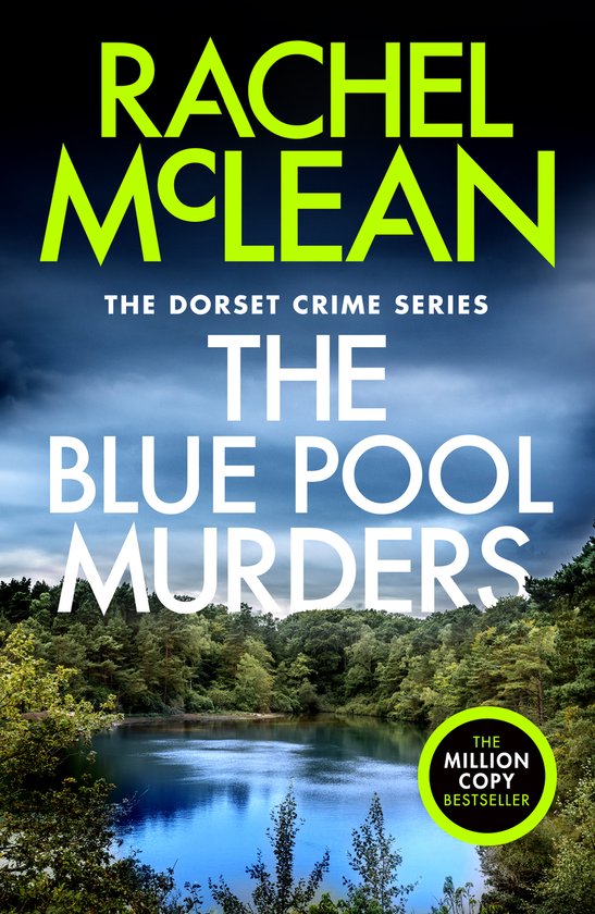Boekomslag van The Blue Pool Murders door Rachel McLean. De Dorset Crime Series. Met een foto van een blauw zwembad omringd door bomen en een disclaimer 'The Million Copy Bestseller'.