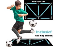 Voetbal Trainingsmat met Anti-Slip Sokken – 90x60 cm Opvouwbare Dribbelmat voor Techniek & Balcontrole – Voetbal Trainingsmateriaal voor Kinderen & Volwassenen – Inclusief Gripsokken