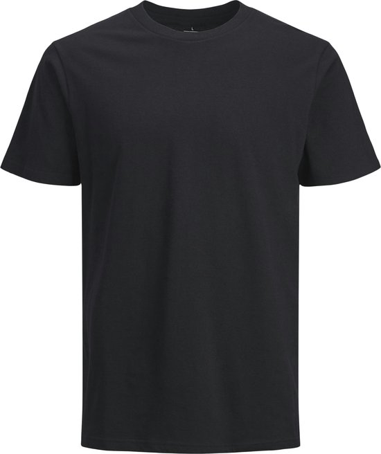 Een zwart T-shirt, geïsoleerd op een witte achtergrond, gezien vanaf de voorkant.