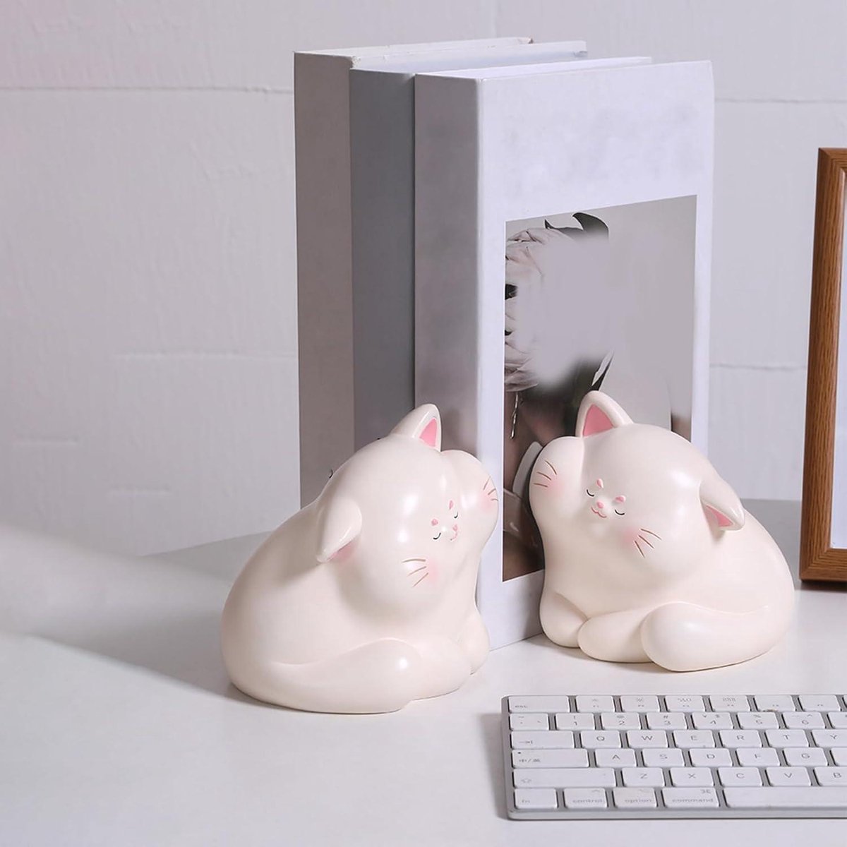 Nevolis Cartoon Cat Bookends 1 Pair Cute Resin Decorative Unique Bookends - Home School Library Gift for Couples Office School . multi color