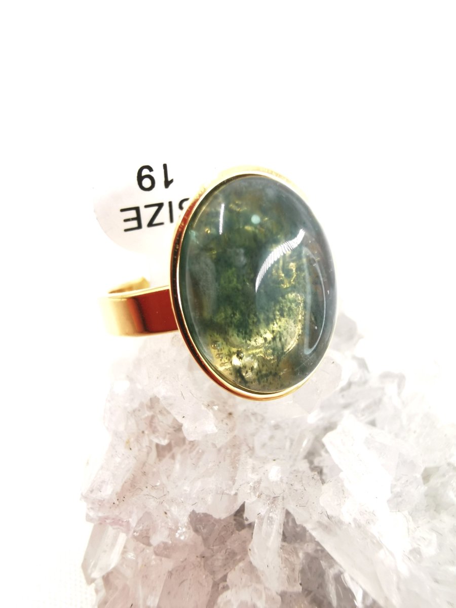 Ring met edelsteen - Mosagaat - ovaal - Goudkleurig - RVS - maat 20 - Edelsteen ringen zijn niet alleen prachtige sieraden, maar ook dragers van diepe betekenis en symboliek.