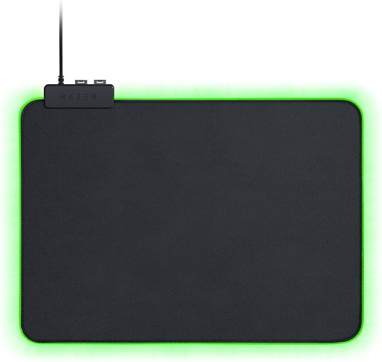 Zwarte gaming muismat met een oplichtende groene rand en het Razer logo, op een witte achtergrond.