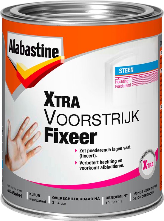 Blik Alabastine XTRA Voorstrijk Fixeer, oranje en wit met tekst en een hand, op witte achtergrond.