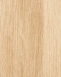 Close-up van de textuur van licht hout met verticale lijnen.