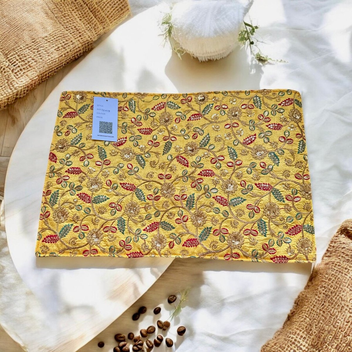 Placemat met etnisch borduurwerk - placemats katoensilk - 45 x 30 cm - 2 stuks - Bordonderzetters antislip - Tafeldecoratie - Tafelonderzetter - Luxe tafeldecoratie - Placemat - Onderzetter - Tafeldecoratie accessoires - Kerstmis - Feest