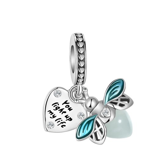 Zilveren bedel met hart en vuurvliegje, blauwe vleugels, kristallen en tekst "You light up my life".