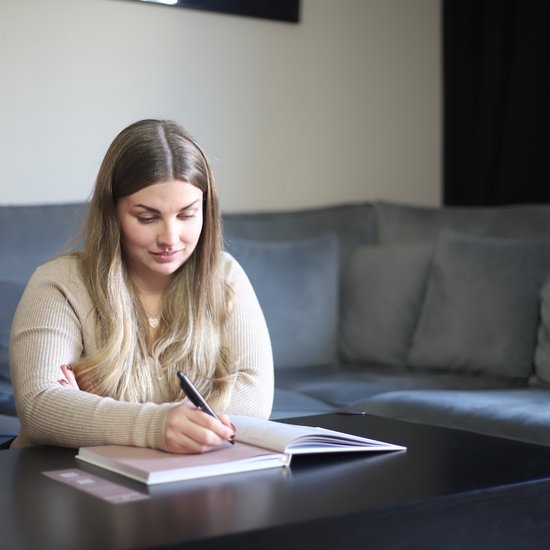 Amolivia 9 Maanden Zwangerschapsdagboek - Mijn 9 Maanden Dagboek - Negen maanden invulboek - Crème