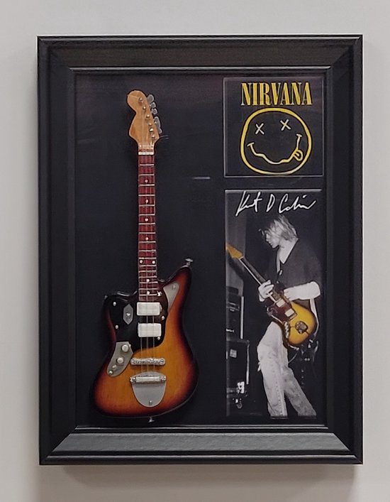 Kurt Cobain Nirvana Miniatuur Gitaar met lijst wanddecoratie 20x15 cm-Miniature- Guitar-Mini -Guitar- Collectables-decoratie -gitaar-Gift--Kado- miniatuur- instrument-Cadeau-verjaardag