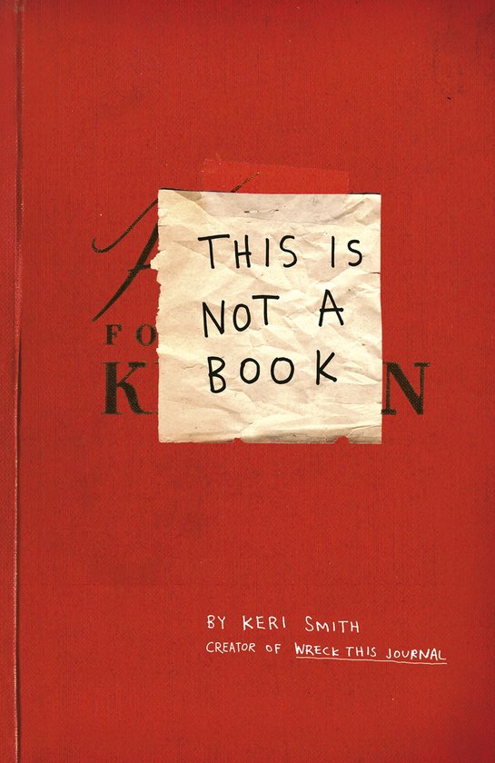 Rode kaft met 'THIS IS NOT A BOOK' op een verkreukeld papier. Door Keri Smith.