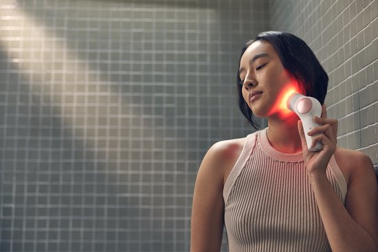 Therabody TheraFace PRO - Gezichtsmassage - Multifunctionele Therapie - Massage Apparaat met LED Lichttherapie